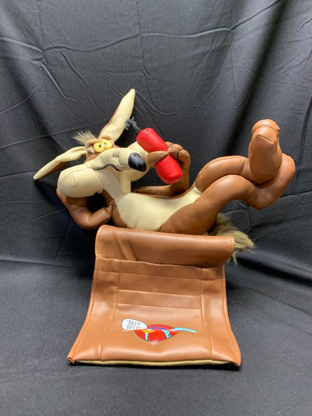 Vtg 1997 Wile E Coyote Couch/Armchair TV Remote Control Caddy Faux Leather